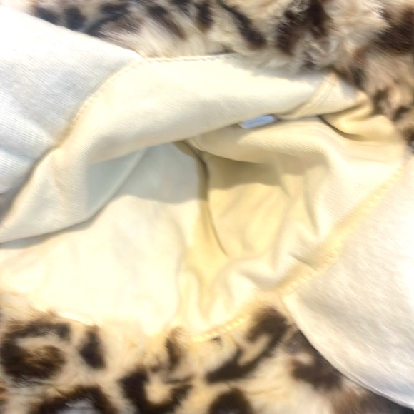 PAMPOLINA GIRLS FAUX LEOPARD PRINT BUCKET HAT WITH POMPOM ATTACHED TIES EC SZ M - Picture 3 of 4